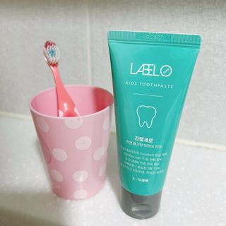 치과에서 쓰는 치약 _ 라벨제로 저불소 꼬마, 키즈, 유아, 베이비, 주니어 안전한 어린이치약 — 5점을 준 리뷰어가 2022년 10월 올린 사용 사진