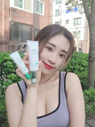 [AHC] 세이프온 에센스 선크림 올리브영 스페셜 증정 기획세트 — 5점을 준 리뷰어가 2022년 6월 올린 사용 사진