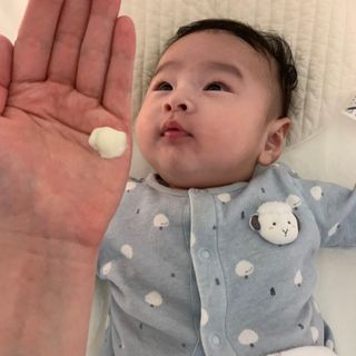 mom e 맘이 내추럴 베이비 케어 크림+바디오일 — 5점을 준 리뷰어가 2021년 1월 올린 사용 사진