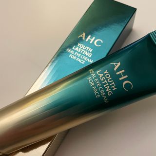 [NEW 탄력유턴 아이크림] AHC 유스 래스팅 리얼 아이크림 포 페이스 — 5점을 준 리뷰어가 2021년 2월 올린 사용 사진