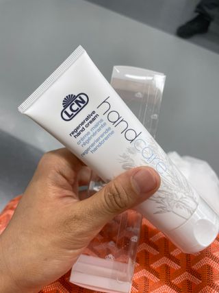LCN(엘씨엔) LCN 리제너러티브 핸드크림 75ml 주름개선 고보습 재생핸드크림 — 5점을 준 리뷰어가 2022년 7월 올린 사용 사진