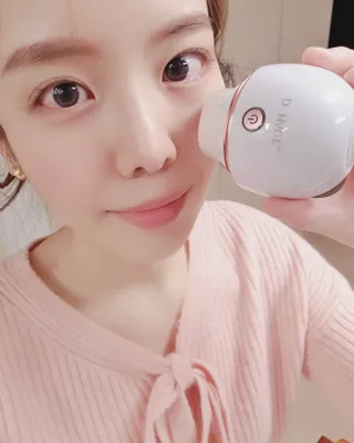 디하우트 랩 디하우트랩 클렌징 피부관리기 진동클렌저 실리콘+2종 인조모 브러시 — 5점을 준 리뷰어가 2021년 12월 올린 사용 사진