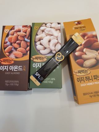 짜먹는 이지견과 짜먹는 이지아몬드, 짜먹는 이지허니피넛, 짜먹는 이지캐슈넛 각 10g X  10포 — 4점을 준 리뷰어가 2021년 2월 올린 사용 사진