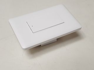 아카라 조명 스위치를 누워서 끄는 방법 (스마트 조명 스위치 2구 + 무선 리모트 스위치 1구 T1, 스마트 허브 E1) — 5점을 준 리뷰어가 2021년 12월 올린 사용 사진
