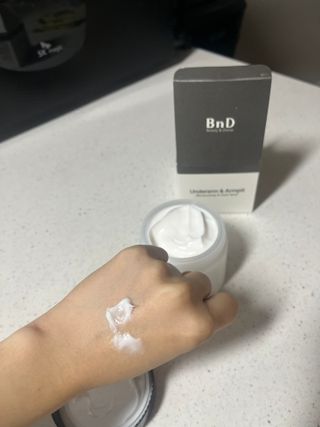 비엔디 2NOW[한글]]BnD 바디 미백 겨드랑이 크림 — 5점을 준 리뷰어가 2024년 12월 올린 사용 사진