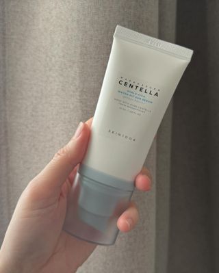 MF[스킨1004] 마다가스카르 센텔라 히알루-시카 워터핏 선세럼 50ml — 4점을 준 리뷰어가 2024년 5월 올린 사용 사진