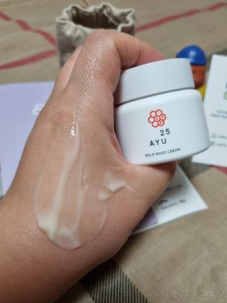 AYU25[아유트웬티파이브]다마스크로즈워터 베이스 천연 수분 촉촉 크림 — 5점을 준 리뷰어가 2021년 3월 올린 사용 사진