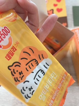 광동제약 [광동] 비타500데일리스틱 70포X2개 + 뚱랑이엽서 + 쇼핑백 증정 — 5점을 준 리뷰어가 2022년 11월 올린 사용 사진