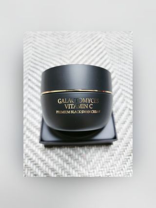 오투에니원 갈락토미세스 비타민 C 프리미엄 블랙스완 크림 50g — 5점을 준 리뷰어가 2022년 12월 올린 사용 사진
