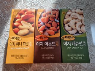 짜먹는 이지견과 짜먹는 이지아몬드, 짜먹는 이지허니피넛, 짜먹는 이지캐슈넛 각 10g X  10포 — 4점을 준 리뷰어가 2021년 1월 올린 사용 사진