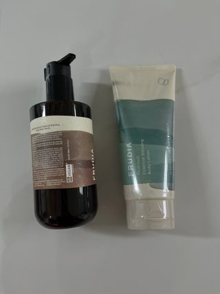 틱톡 [후르디아] 올리브영 아로마 비건 바디워시1종+바디로션1종 (그리너리) — 5점을 준 리뷰어가 2022년 12월 올린 사용 사진