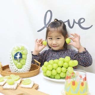 프리미엄 수출용 엘로아시스 샤인머스켓 특등품 1.5kg 2송이 — 5점을 준 리뷰어가 2021년 10월 올린 사용 사진