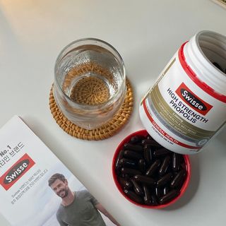 Swisse 스위스 고함량 프로폴리스 2,000mg 210정 — 3.5점을 준 리뷰어가 2021년 3월 올린 사용 사진