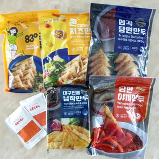(주)성경순만두 곤약만두.콘치즈만두,삼각당면만두,당면 야끼만두,대구전통 납작만두,떡뽁이 매콤소스,달콤소스 — 5점을 준 리뷰어가 2023년 4월 올린 사용 사진