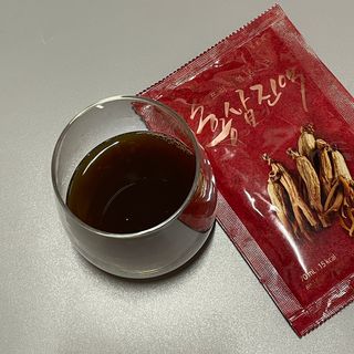 서울약사신협_프리미엄 6년근 홍삼진액_70mlx30포 — 5점을 준 리뷰어가 2021년 2월 올린 사용 사진