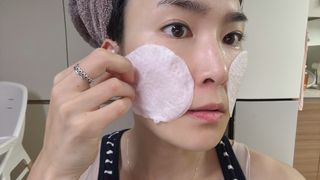웰더마 프리미엄 콜라겐 하이드로 토너 패드 60매/1개 — 5점을 준 리뷰어가 2025년 7월 올린 사용 사진