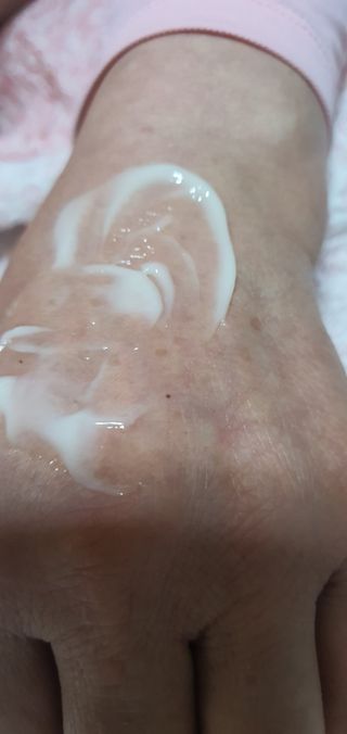 AYU25[아유트웬티파이브]다마스크로즈워터 베이스 천연 수분 촉촉 크림 — 4점을 준 리뷰어가 2021년 4월 올린 사용 사진