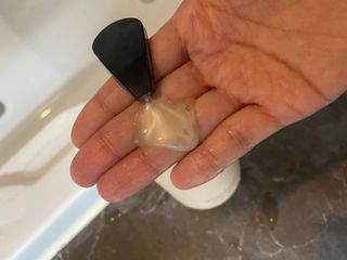 프리마인 더이상 뻣뻣하고 효과없는 탈모샴푸는 NO. 근본부터 케어하는 셀베이스 그린티샴푸(500ml) — 5점을 준 리뷰어가 2023년 3월 올린 사용 사진