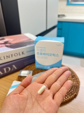 [지셀라] 프로바이오틱스 100억 유산균 보장 (1개월분 / 350mg X 30캡슐) — 5점을 준 리뷰어가 2023년 4월 올린 사용 사진