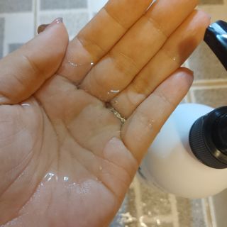 버텍스넘버원 버텍스 넘버원 햄프씨드오일 샴푸 — 5점을 준 리뷰어가 2022년 4월 올린 사용 사진