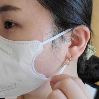 나무드 [유한킴벌리] 크리넥스 KF94 데일리 마스크 화이트 대형 블랙 10개 , 대형 화이트 10개 — 5점을 준 리뷰어가 2021년 10월 올린 사용 사진