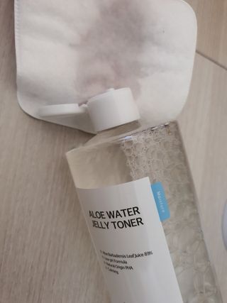 김정문알로에 큐어 큐어 알로에 워터 젤리 토너 500ml — 5점을 준 리뷰어가 2021년 4월 올린 사용 사진
