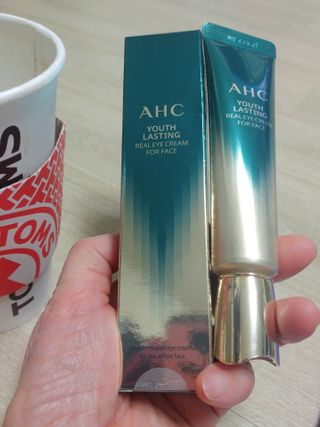 [NEW 탄력유턴 아이크림] AHC 유스 래스팅 리얼 아이크림 포 페이스 — 5점을 준 리뷰어가 2021년 2월 올린 사용 사진
