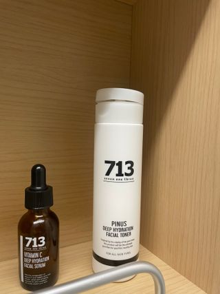 [세븐원쓰리 713] 피부톤을 속부터 밝게 피누스 비타민C 딥 하이드레이션 세럼 — 5점을 준 리뷰어가 2021년 10월 올린 사용 사진