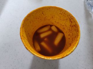 유비쿡 컵떡볶이 매운컵떡볶이2개/ 짜장컵떡볶이 2개  총 4개세트 — 5점을 준 리뷰어가 2021년 3월 올린 사용 사진