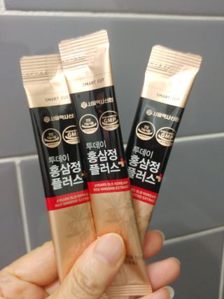서울약사신협_투데이홍삼정플러스스틱_10g x 60포 — 5점을 준 리뷰어가 2021년 7월 올린 사용 사진