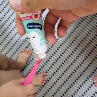 닥터데디스 안심저불소 키즈치약 (라즈베리, 청포도향 중 택 1) 60g +  여행용 미니 치약 15g — 4점을 준 리뷰어가 2022년 7월 올린 사용 사진