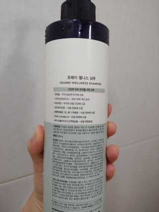 유메이 웰니스 샴푸 + 유메이 스칼프 브러쉬 — 5점을 준 리뷰어가 2022년 1월 올린 사용 사진