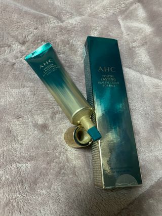[NEW 탄력유턴 아이크림] AHC 유스 래스팅 리얼 아이크림 포 페이스 — 5점을 준 리뷰어가 2021년 2월 올린 사용 사진