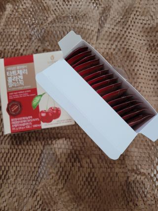 자연에온 가득담은 몽모랑시 타트체리 콜라겐 젤리스틱 — 5점을 준 리뷰어가 2021년 1월 올린 사용 사진