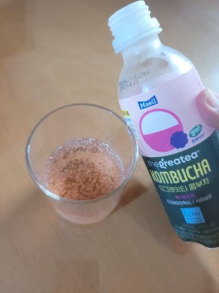 더그레잇티 콤부차 [매일유업] 더그레잇티 44kcal 콤부차 300ml *12개입 (오리지널 6개+베리리치 6개) — 5점을 준 리뷰어가 2023년 7월 올린 사용 사진