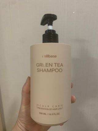 프리마인 더이상 뻣뻣하고 효과없는 탈모샴푸는 NO. 근본부터 케어하는 셀베이스 그린티샴푸(500ml) — 5점을 준 리뷰어가 2023년 4월 올린 사용 사진