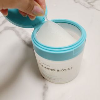 리더스코스메틱 리더스 카밍 바이오틱스 퀵 수딩 패드 — 5점을 준 리뷰어가 2022년 5월 올린 사용 사진