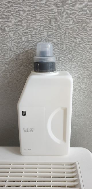 [생활공작소] 섬유유연제 + 세탁세제 1.5L 릴리향 — 5점을 준 리뷰어가 2021년 2월 올린 사용 사진
