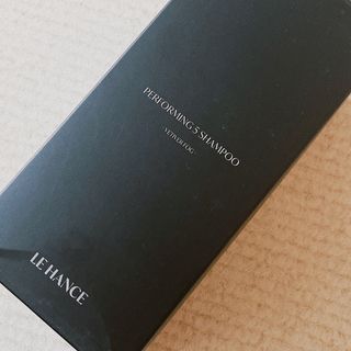 르핸스 퍼포밍 5 샴푸 비반트 포렛/베티버 포그 — 4.5점을 준 리뷰어가 2022년 12월 올린 사용 사진