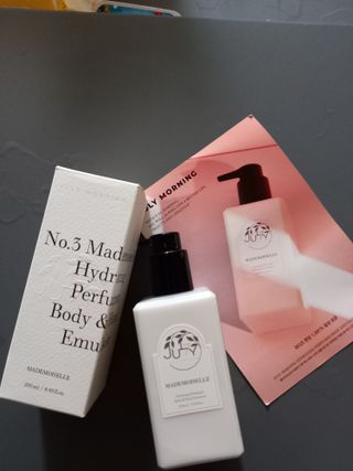 줄라이 모닝 _ JULY MORNING 줄라이모닝 하이드레이팅 퍼퓸드 바디앤핸드 에멀젼 — 4점을 준 리뷰어가 2021년 9월 올린 사용 사진