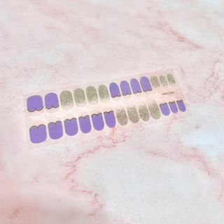 [네일가게] 햇빛에 닿으면 색이 변하는 신기한 햇살 반전 네일스티커 — 4점을 준 리뷰어가 2021년 8월 올린 사용 사진