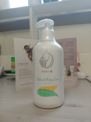 mom e 맘이 내추럴 베이비 케어 샴푸앤바스+로션 — 5점을 준 리뷰어가 2021년 1월 올린 사용 사진