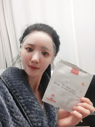 쿠피 피디알엔 연어 더마 페이셜 마스크 — 5점을 준 리뷰어가 2021년 11월 올린 사용 사진