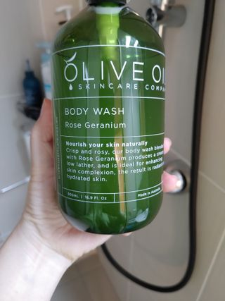 올리브 오일 스킨케어 컴퍼니 [OOSC] 향기로운 보습 로즈 제라늄 바디워시 500ml — 5점을 준 리뷰어가 2021년 5월 올린 사용 사진