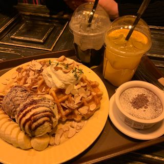 카페 더달달 [더달달 역삼점] 팬케이크 or 와플 + 음료2 + 쇼콜라1 — 4.5점을 준 리뷰어가 2021년 11월 올린 사용 사진