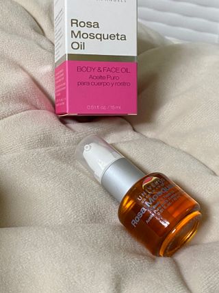 유니베르소 로즈힙 오일 15ml — 4점을 준 리뷰어가 2021년 6월 올린 사용 사진