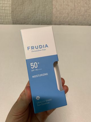 틱톡 [후르디아] 백탁NO! 화잘먹 수분광 선 에센스✨ — 5점을 준 리뷰어가 2023년 6월 올린 사용 사진