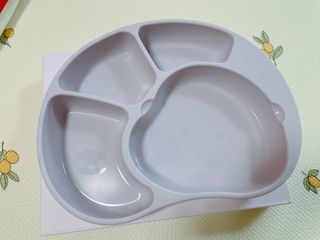 유비맘 캐릭터 실리콘 흡착 식판_색상 랜덤발송 — 5점을 준 리뷰어가 2021년 1월 올린 사용 사진