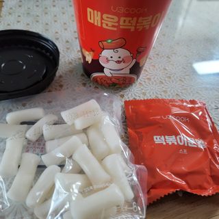 유비쿡 컵떡볶이 매운컵떡볶이2개/ 짜장컵떡볶이 2개  총 4개세트 — 3점을 준 리뷰어가 2021년 3월 올린 사용 사진