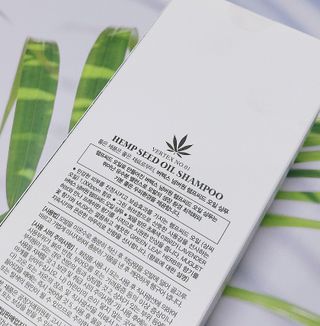 버텍스넘버원 버텍스 넘버원 햄프씨드오일 샴푸 — 5점을 준 리뷰어가 2022년 4월 올린 사용 사진